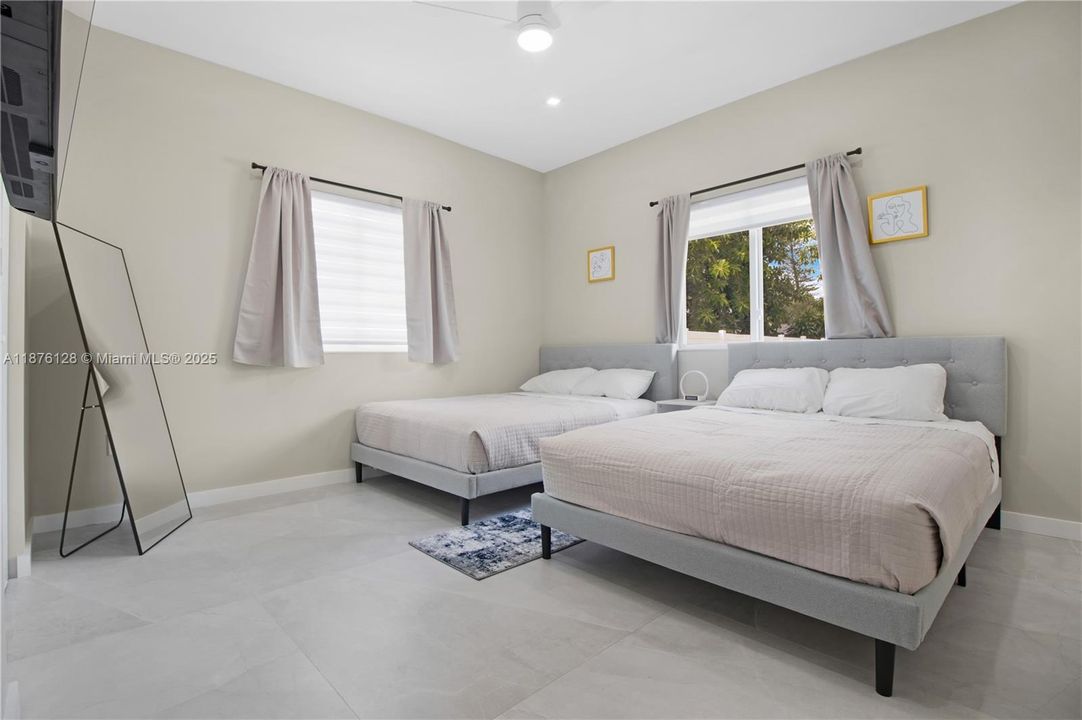 出租: $8,500 (4 贝兹, 3 浴室, 1800 平方英尺)