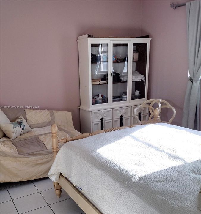 For Sale: $107,000 (1 beds, 1 baths, 510 Square Feet)