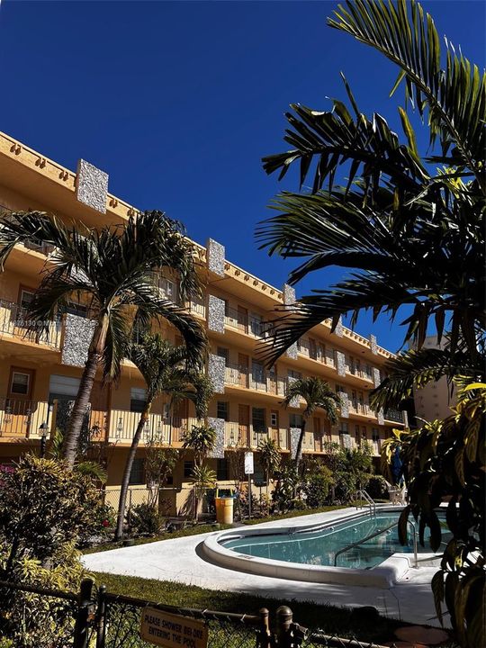 For Sale: $107,000 (1 beds, 1 baths, 510 Square Feet)