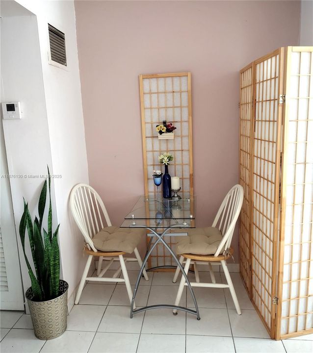 For Sale: $107,000 (1 beds, 1 baths, 510 Square Feet)