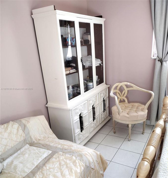 For Sale: $107,000 (1 beds, 1 baths, 510 Square Feet)