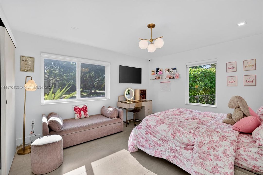 待售: $3,400,000 (4 贝兹, 3 浴室, 2840 平方英尺)