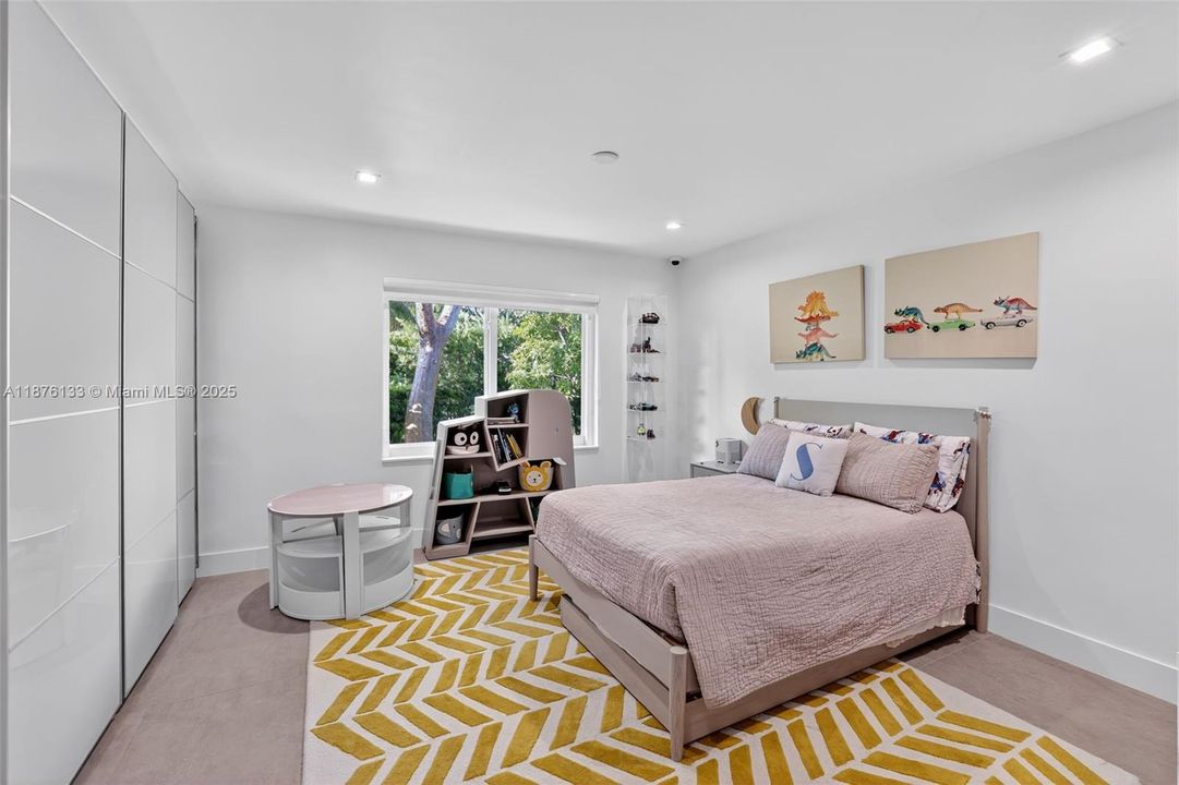 待售: $3,400,000 (4 贝兹, 3 浴室, 2840 平方英尺)