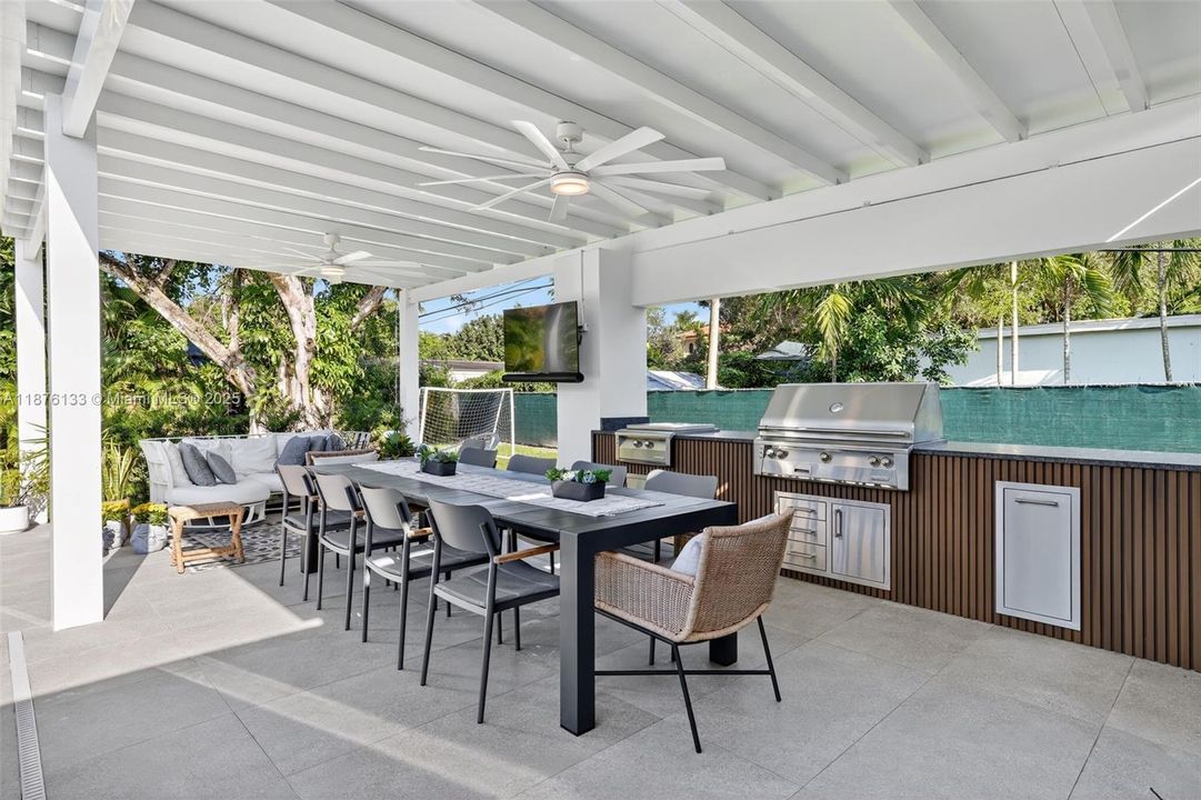 待售: $3,400,000 (4 贝兹, 3 浴室, 2840 平方英尺)