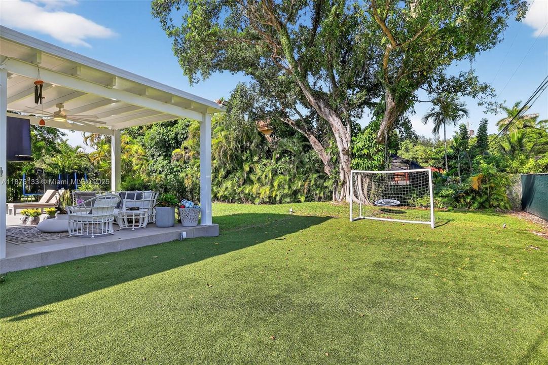 待售: $3,400,000 (4 贝兹, 3 浴室, 2840 平方英尺)