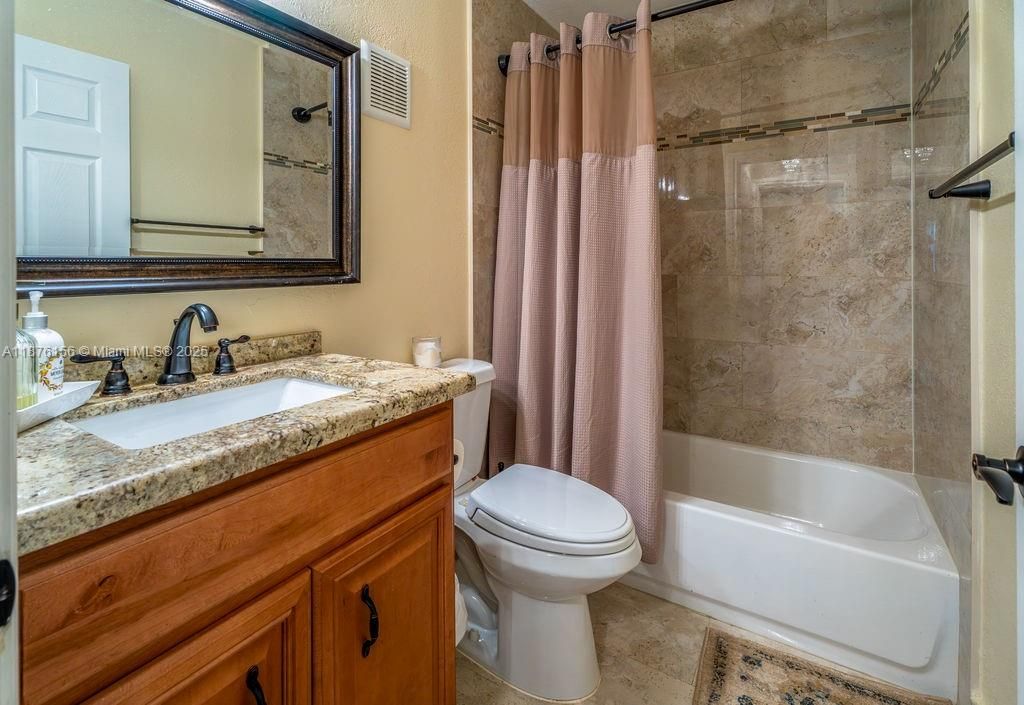 合同活跃: $345,000 (2 贝兹, 2 浴室, 1148 平方英尺)