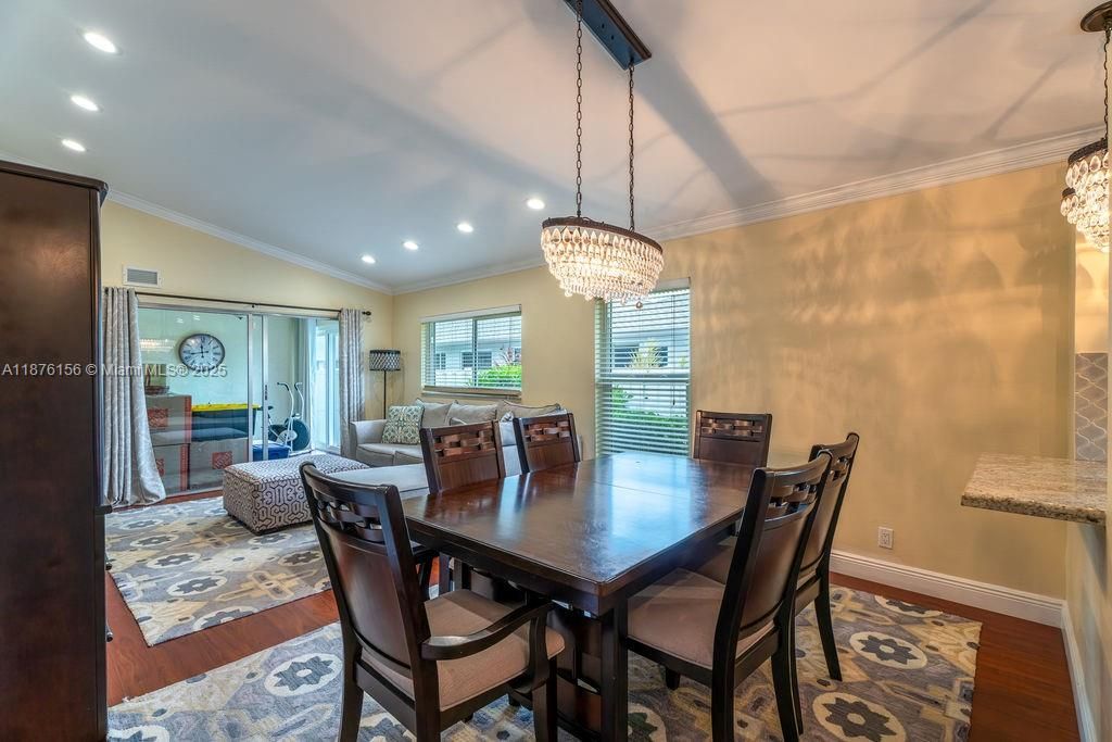 合同活跃: $345,000 (2 贝兹, 2 浴室, 1148 平方英尺)