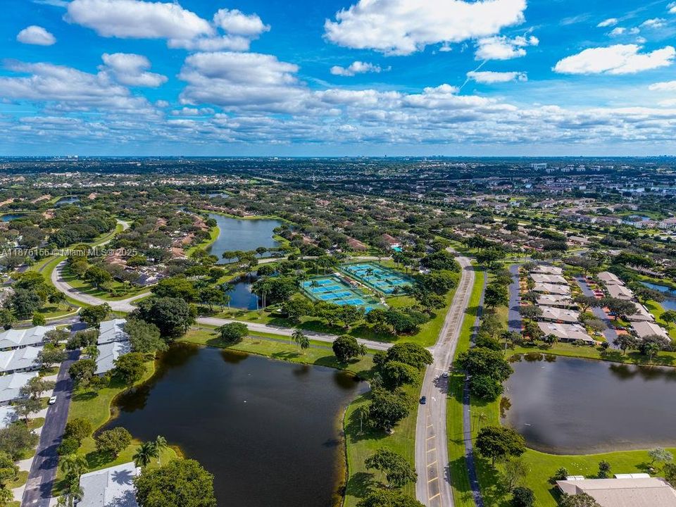 合同活跃: $345,000 (2 贝兹, 2 浴室, 1148 平方英尺)