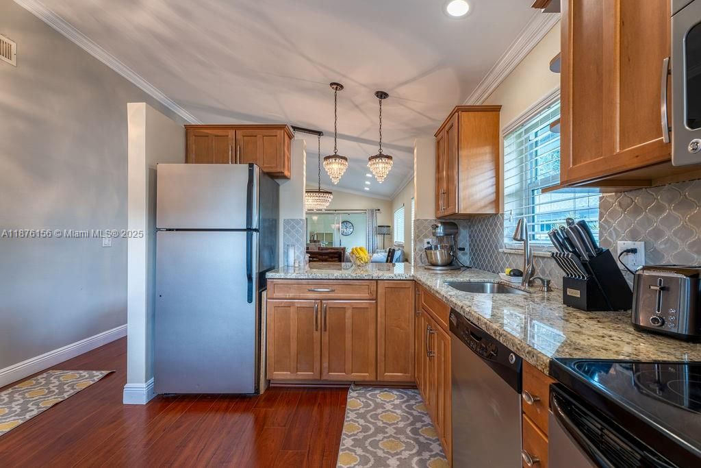 合同活跃: $345,000 (2 贝兹, 2 浴室, 1148 平方英尺)