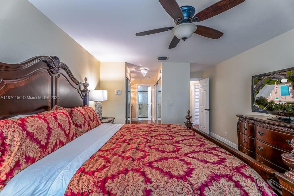 合同活跃: $345,000 (2 贝兹, 2 浴室, 1148 平方英尺)