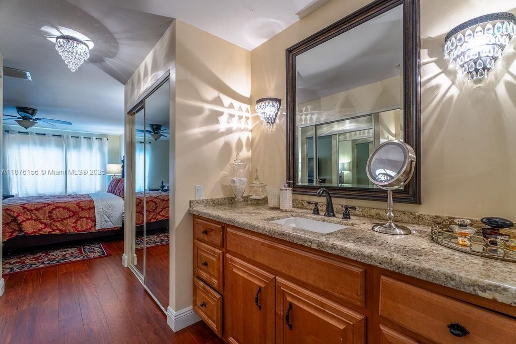 合同活跃: $345,000 (2 贝兹, 2 浴室, 1148 平方英尺)