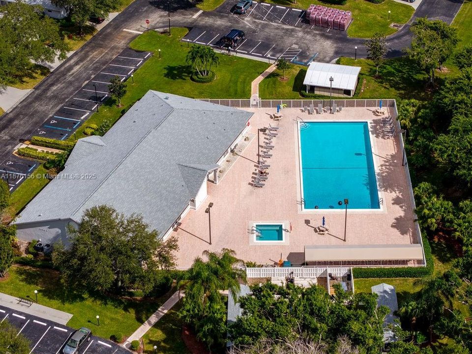 合同活跃: $345,000 (2 贝兹, 2 浴室, 1148 平方英尺)