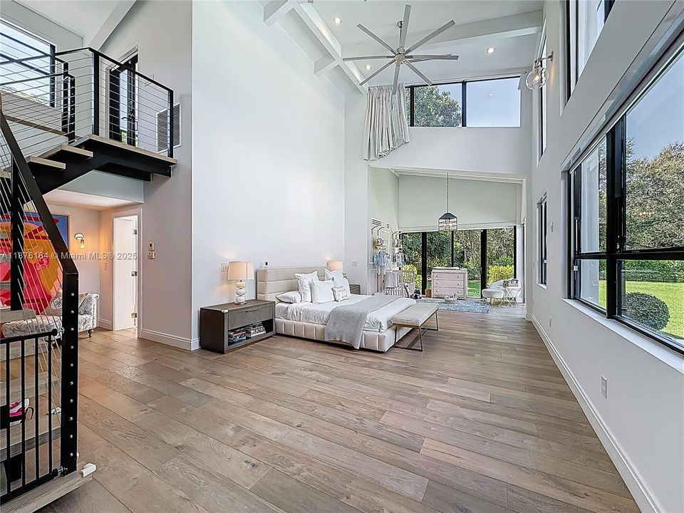 合同活跃: $4,650,000 (5 贝兹, 5 浴室, 5490 平方英尺)