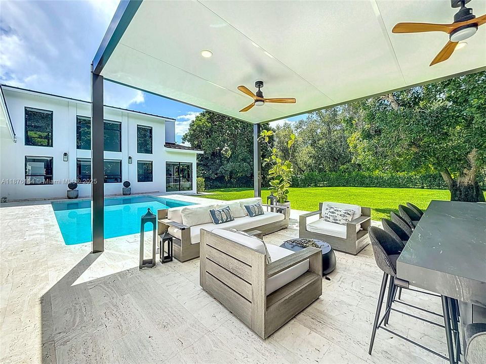 合同活跃: $4,650,000 (5 贝兹, 5 浴室, 5490 平方英尺)