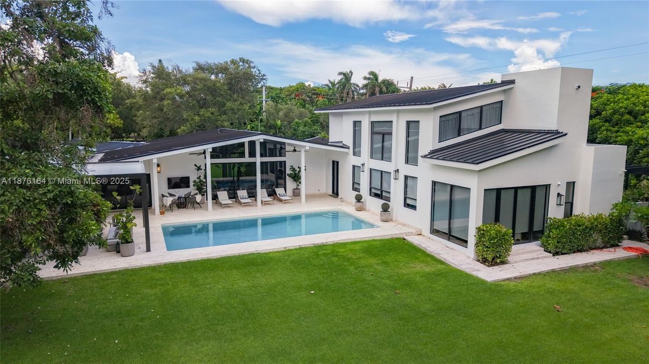 合同活跃: $4,650,000 (5 贝兹, 5 浴室, 5490 平方英尺)