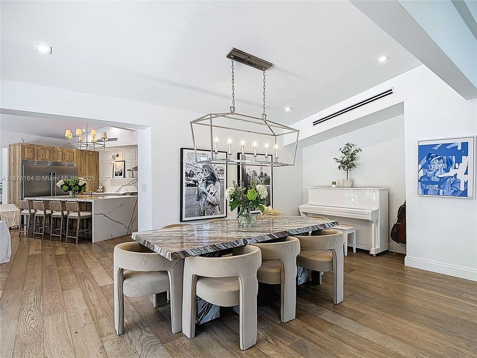 合同活跃: $4,650,000 (5 贝兹, 5 浴室, 5490 平方英尺)