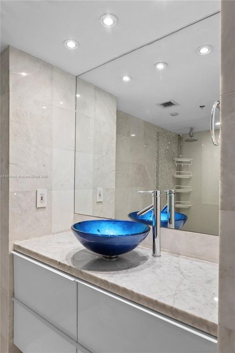 待售: $485,000 (1 贝兹, 1 浴室, 726 平方英尺)