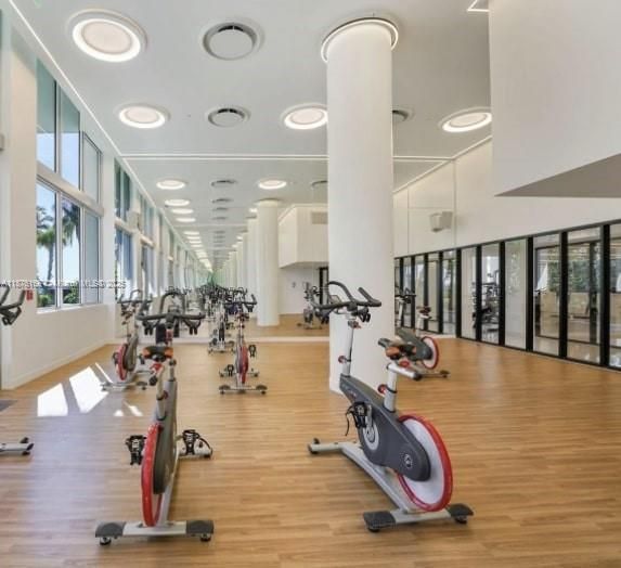 待售: $485,000 (1 贝兹, 1 浴室, 726 平方英尺)