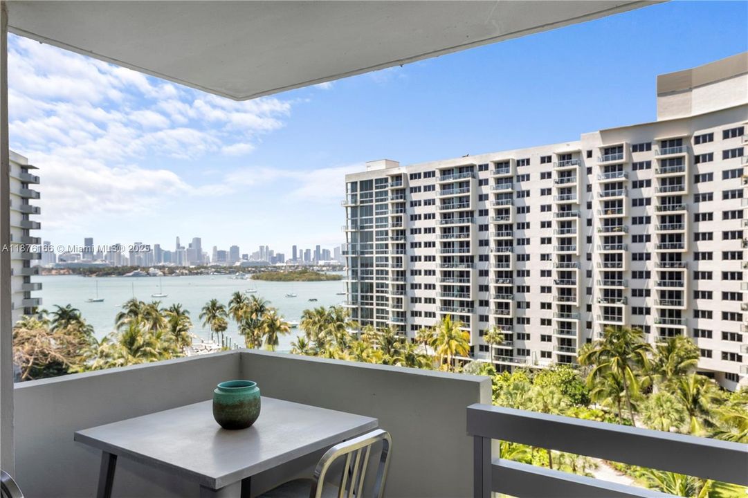 待售: $485,000 (1 贝兹, 1 浴室, 726 平方英尺)