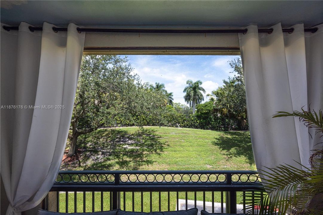 合同活跃: $5,500 (3 贝兹, 2 浴室, 1633 平方英尺)