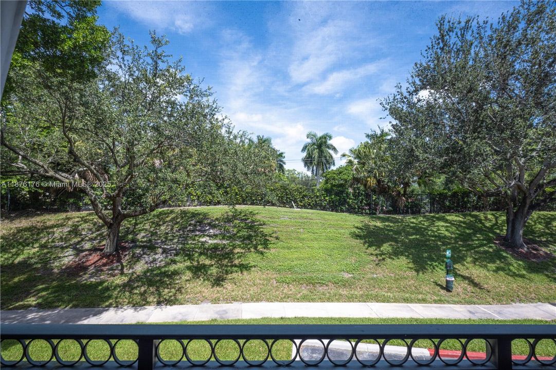 合同活跃: $5,500 (3 贝兹, 2 浴室, 1633 平方英尺)