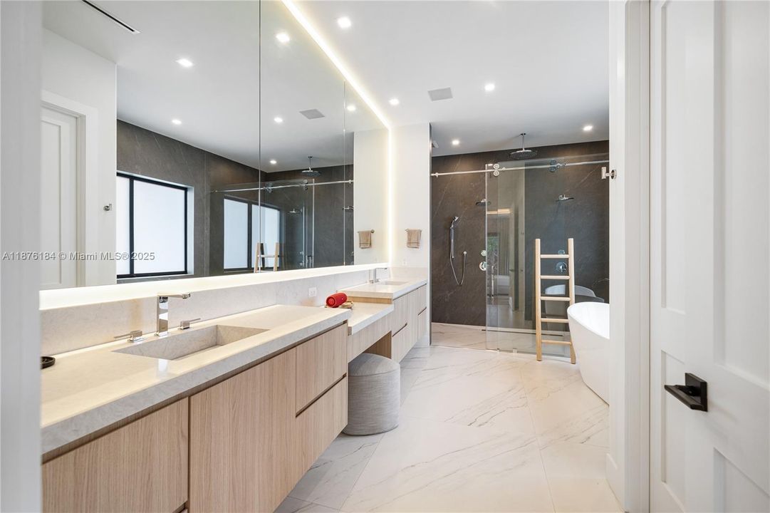 En Venta: $6,350,000 (7 camas, 7 baños, 6977 Pies cuadrados)