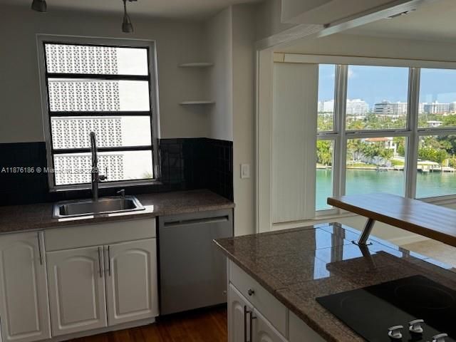 На продажу: $899,000 (2 спален, 20 ванн, 1770 Квадратных фут)