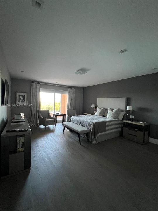 For Sale: $3,600,000 (4 beds, 4 baths, 4220 Square Feet)