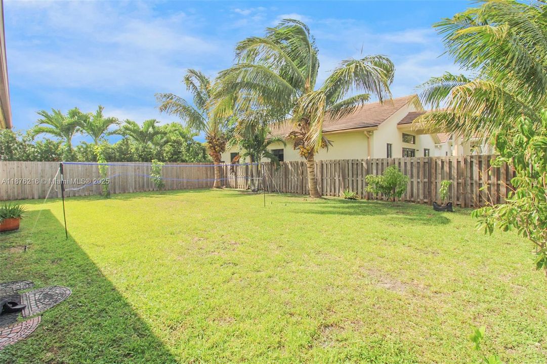 Недавно продано: $1,365,000 (6 спален, 5 ванн, 3679 Квадратных фут)