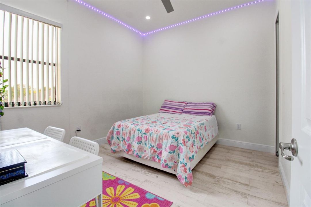 Недавно продано: $1,365,000 (6 спален, 5 ванн, 3679 Квадратных фут)