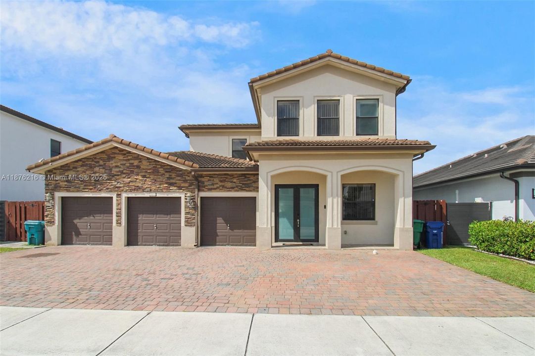 Недавно продано: $1,365,000 (6 спален, 5 ванн, 3679 Квадратных фут)