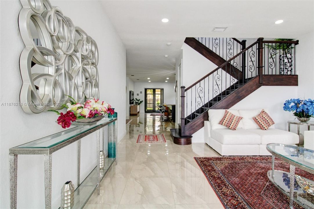 Недавно продано: $1,365,000 (6 спален, 5 ванн, 3679 Квадратных фут)