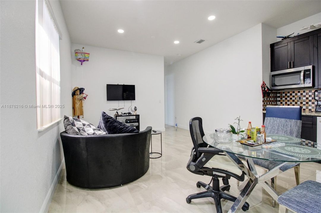 in law suite living room