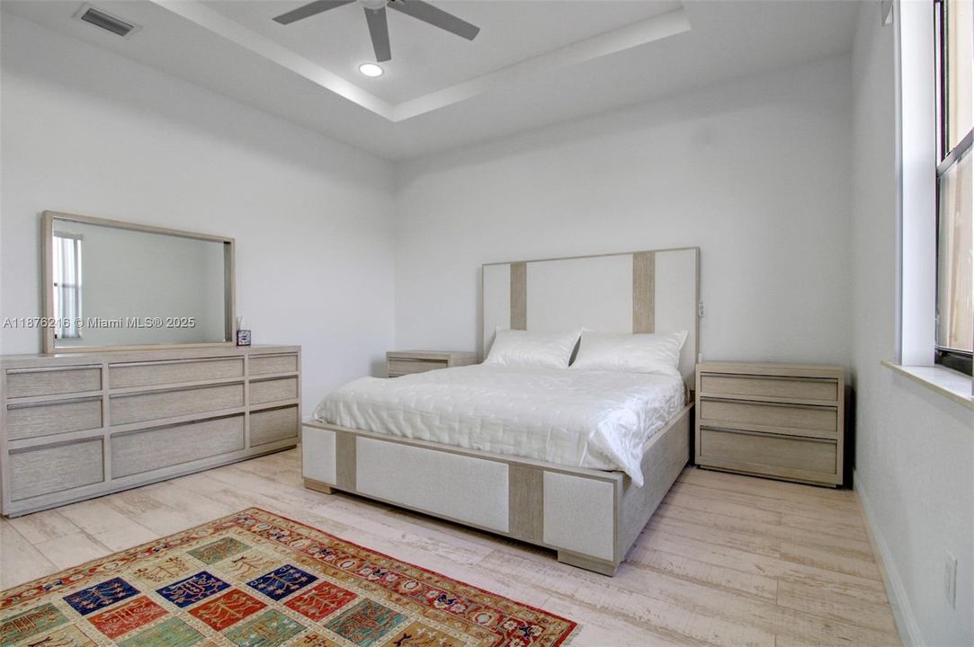 Недавно продано: $1,365,000 (6 спален, 5 ванн, 3679 Квадратных фут)