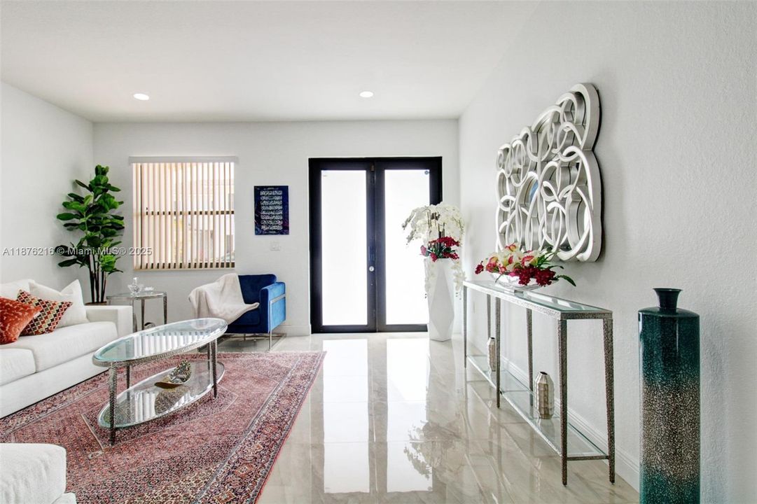 Недавно продано: $1,365,000 (6 спален, 5 ванн, 3679 Квадратных фут)