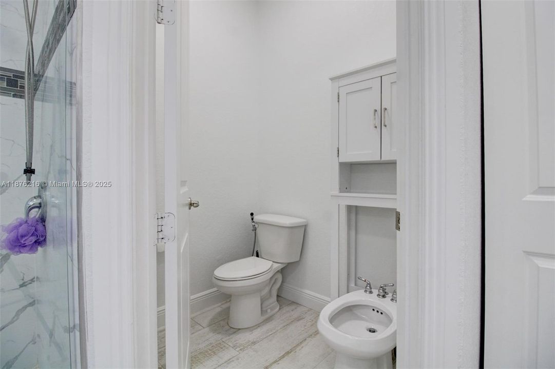 Недавно продано: $1,365,000 (6 спален, 5 ванн, 3679 Квадратных фут)