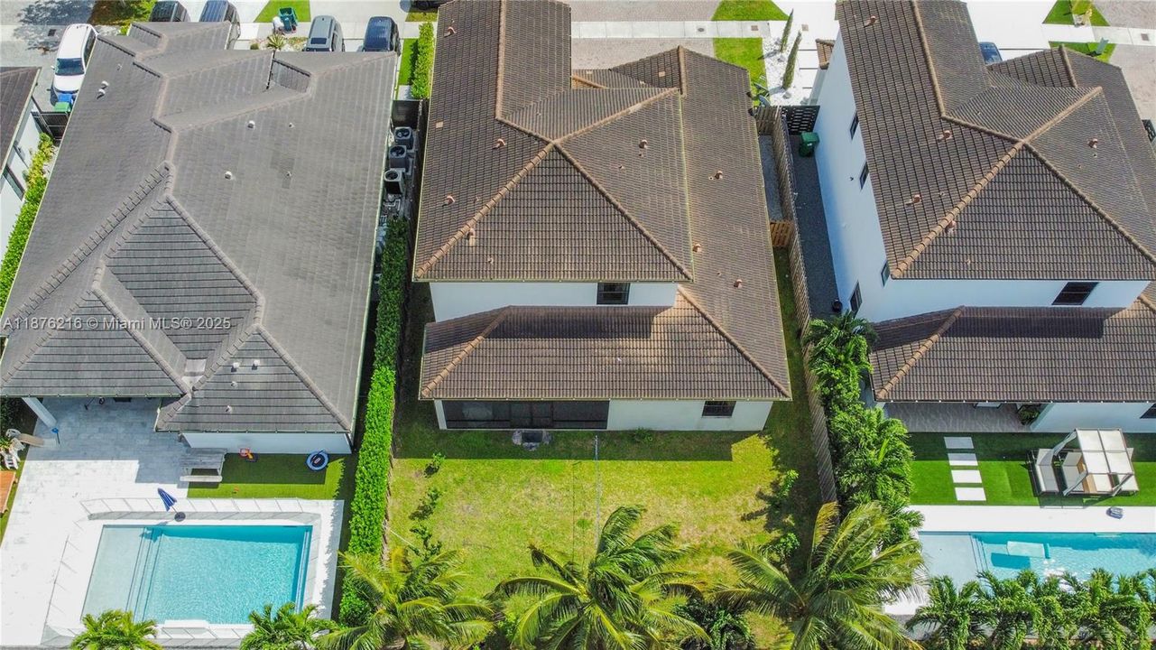 Недавно продано: $1,365,000 (6 спален, 5 ванн, 3679 Квадратных фут)