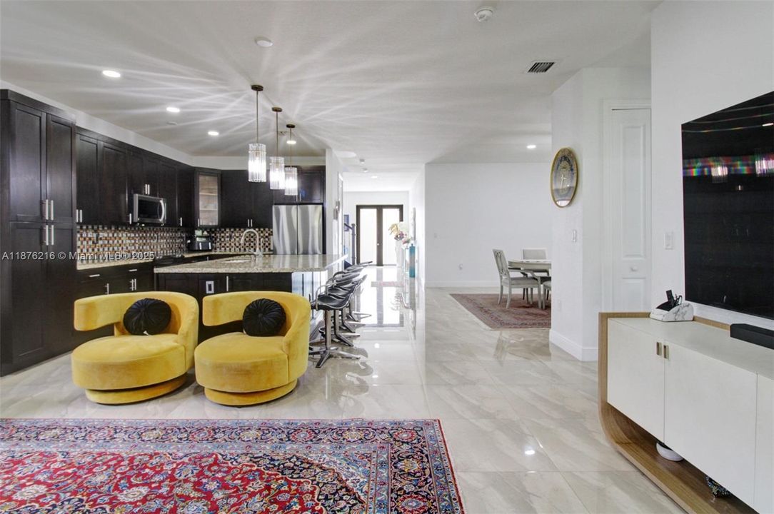 Недавно продано: $1,365,000 (6 спален, 5 ванн, 3679 Квадратных фут)