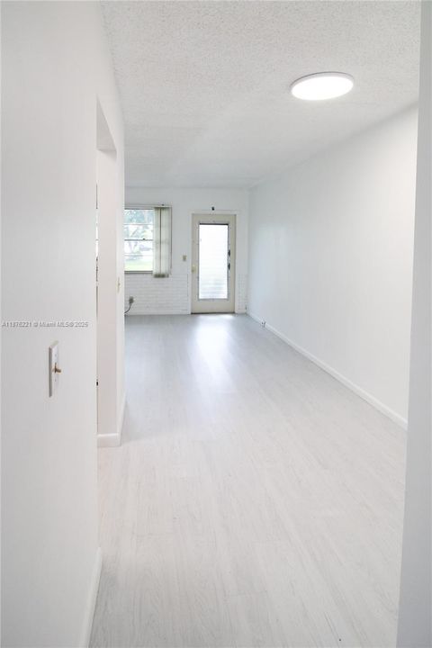 Недавно продано: $89,000 (1 спален, 1 ванн, 585 Квадратных фут)