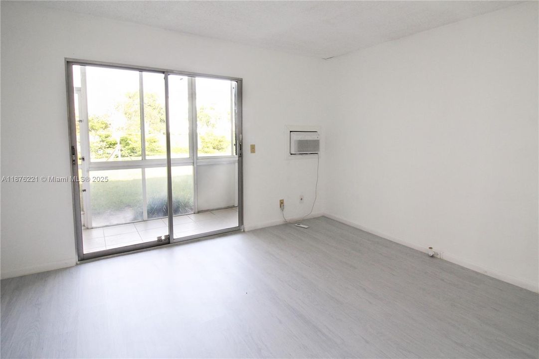 Недавно продано: $89,000 (1 спален, 1 ванн, 585 Квадратных фут)