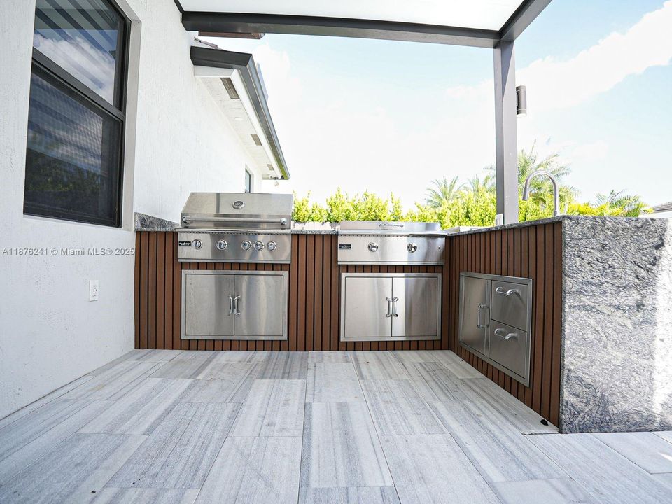 For Sale: $1,250,000 (4 beds, 4 baths, 2776 Square Feet)