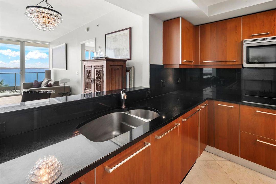 For Sale: $1,049,000 (1 beds, 1 baths, 1135 Square Feet)