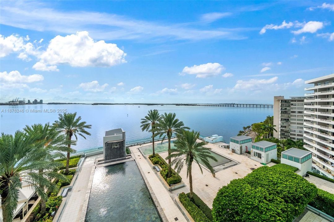 For Sale: $1,049,000 (1 beds, 1 baths, 1135 Square Feet)