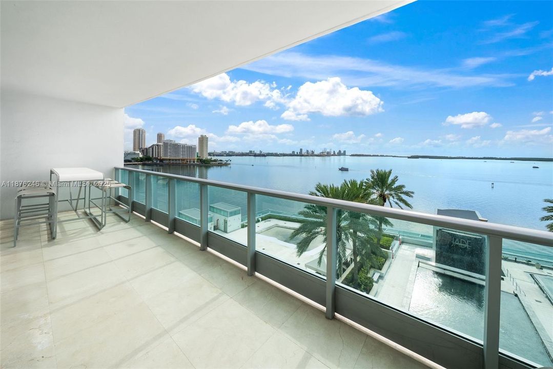 For Sale: $1,049,000 (1 beds, 1 baths, 1135 Square Feet)