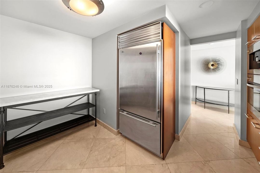 For Sale: $1,049,000 (1 beds, 1 baths, 1135 Square Feet)