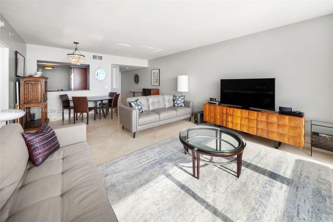 For Sale: $1,049,000 (1 beds, 1 baths, 1135 Square Feet)