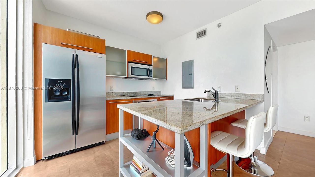 En Venta: $345,000 (0 camas, 1 baños, 580 Pies cuadrados)