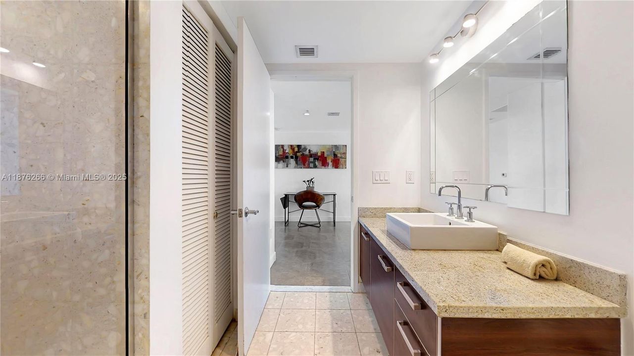 En Venta: $345,000 (0 camas, 1 baños, 580 Pies cuadrados)