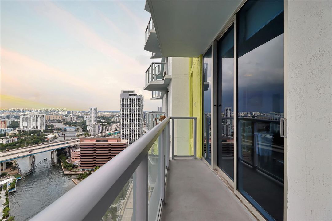 En Venta: $345,000 (0 camas, 1 baños, 580 Pies cuadrados)