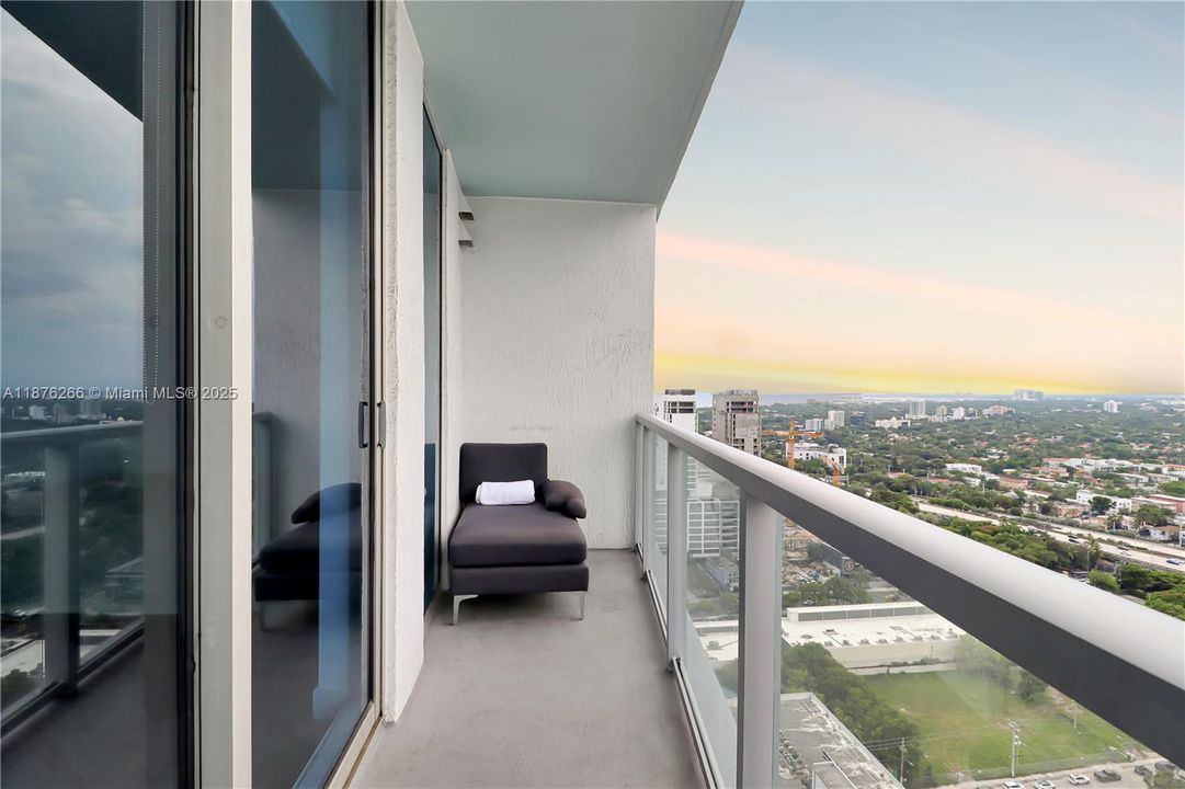 En Venta: $345,000 (0 camas, 1 baños, 580 Pies cuadrados)